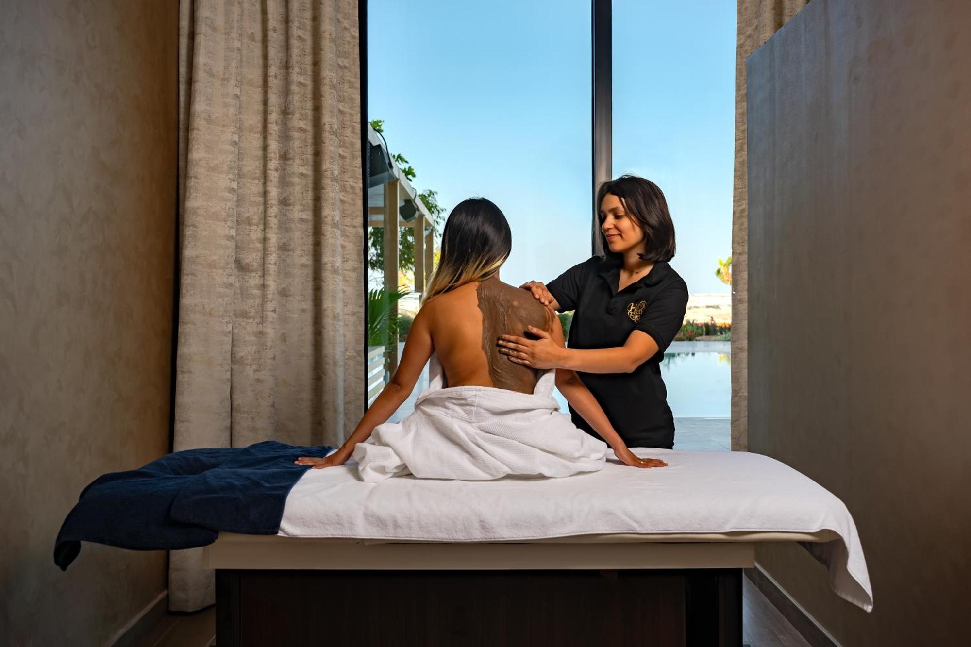 Voco Monaco Dubai By Ihg, Adults Only, World Islands Hotel Exterior photo A massage therapist treating a patient