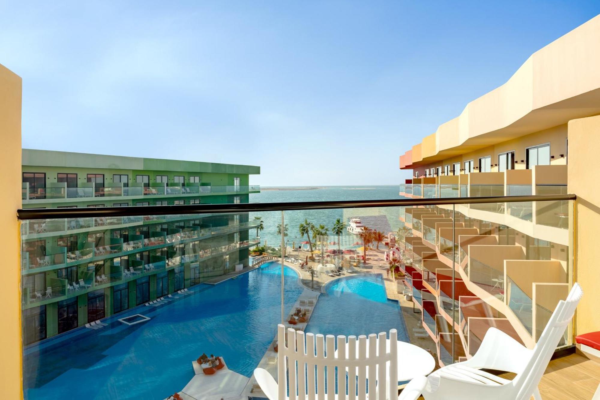 Voco Monaco Dubai By Ihg, Adults Only, World Islands Hotel Exterior photo The hotel's pool