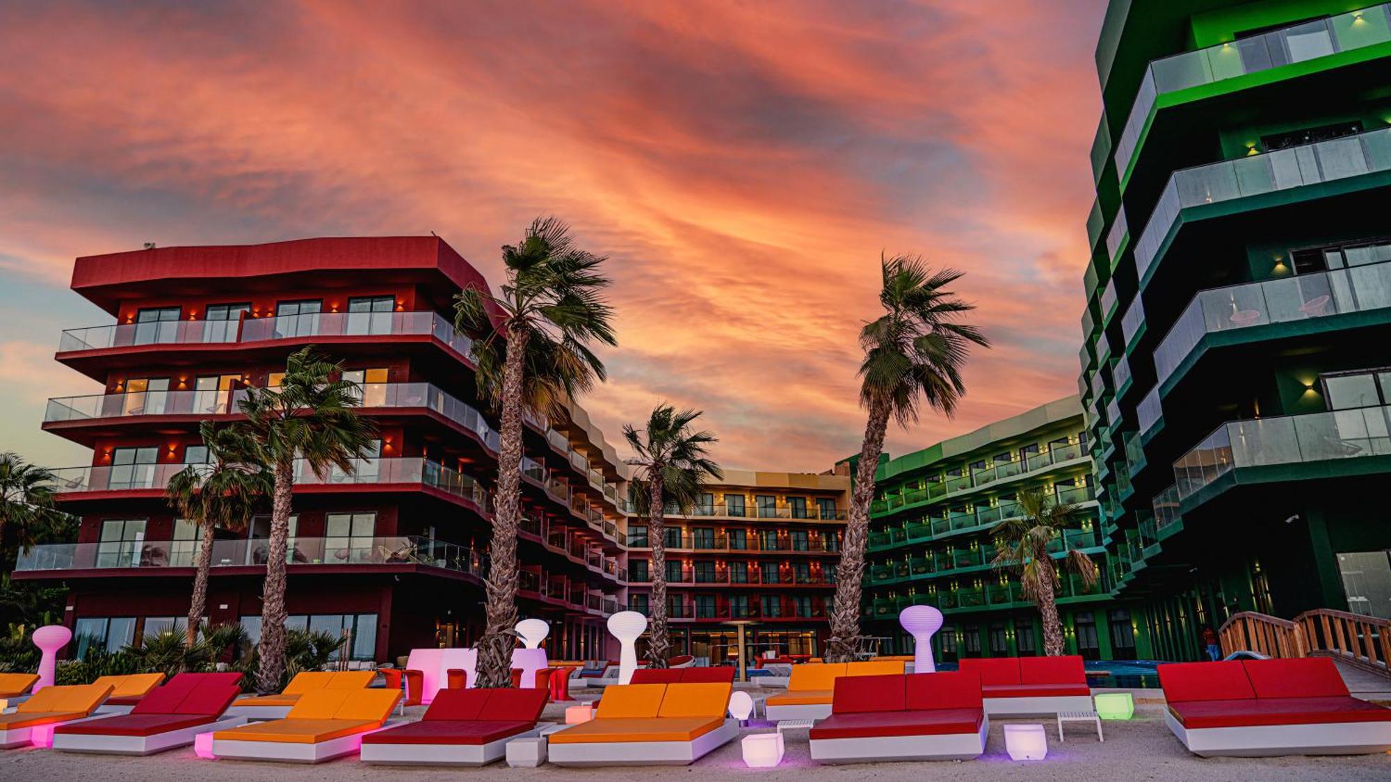 Voco Monaco Dubai By Ihg, Adults Only, World Islands Hotel Exterior photo The hotel at sunset