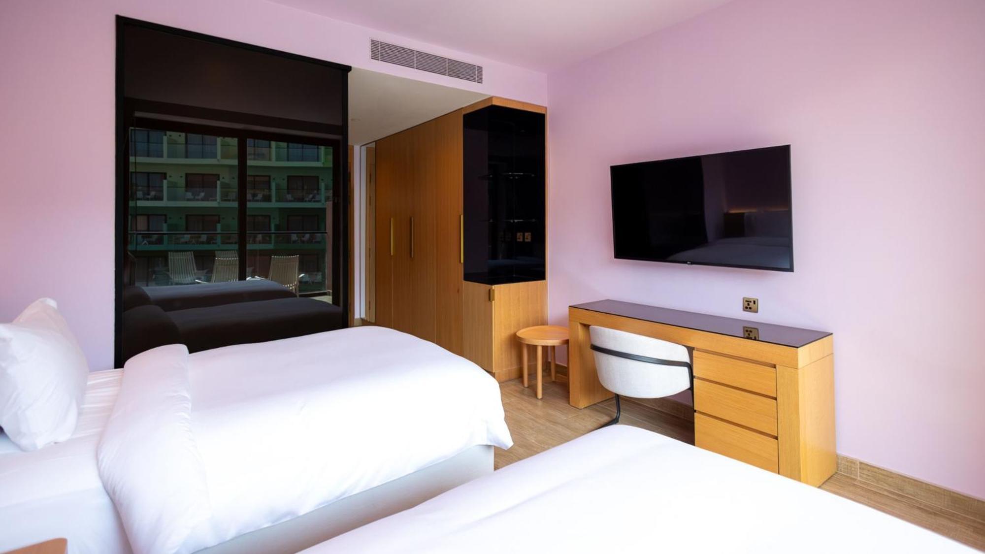 Voco Monaco Dubai By Ihg, Adults Only, World Islands Hotel Exterior photo A room at the hotel