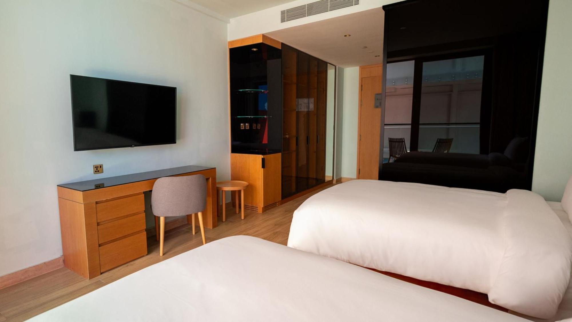Voco Monaco Dubai By Ihg, Adults Only, World Islands Hotel Exterior photo